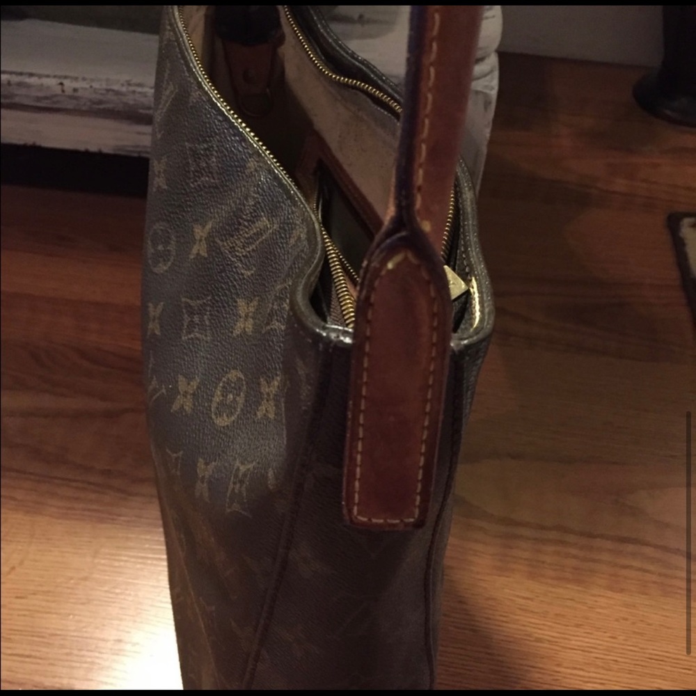 Louis Vuitton looping  purse